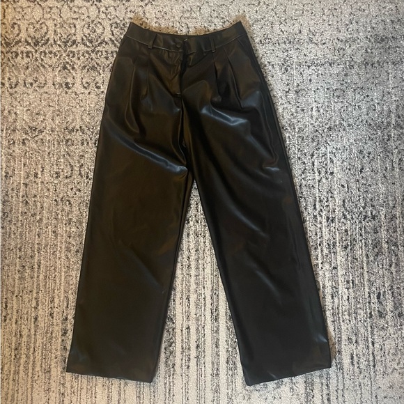 Icône
Vegan-leather pleated wide-leg pant women’s size large (like new) - Picture 9 of 9